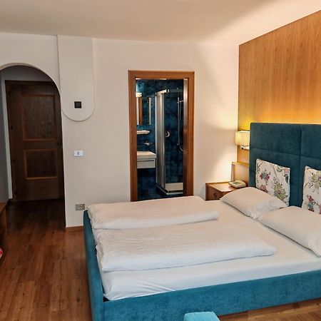 Hotel Alpenblick Sarentino エクステリア 写真