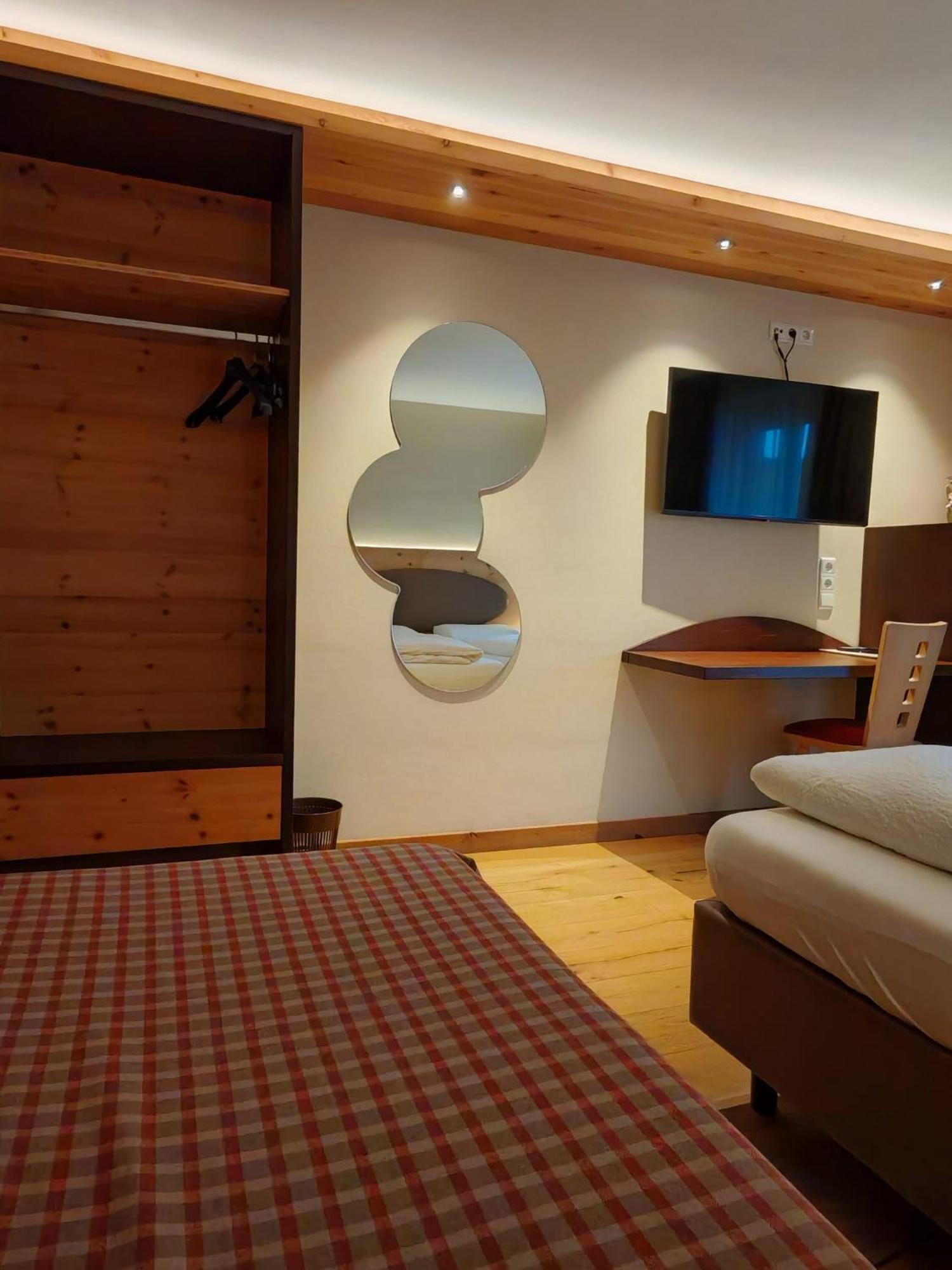 Hotel Alpenblick Sarentino エクステリア 写真
