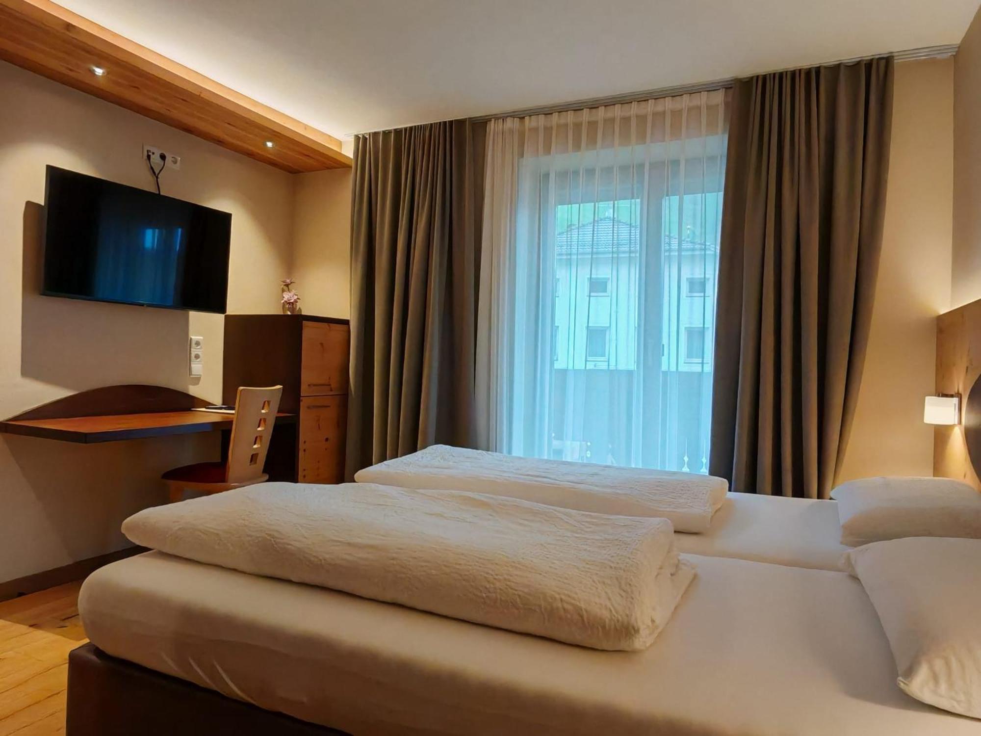 Hotel Alpenblick Sarentino エクステリア 写真