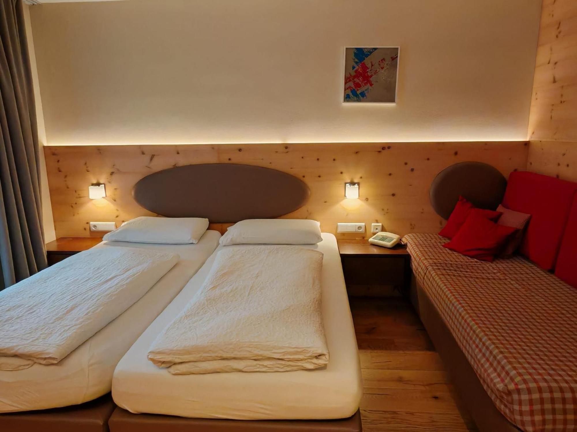 Hotel Alpenblick Sarentino エクステリア 写真