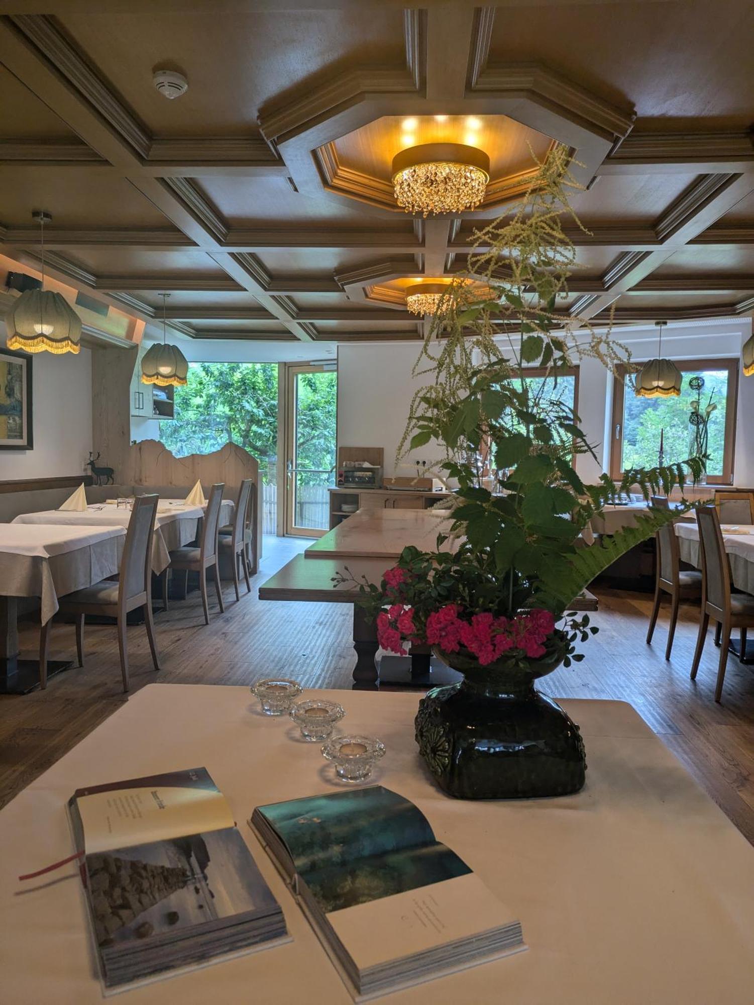 Hotel Alpenblick Sarentino エクステリア 写真