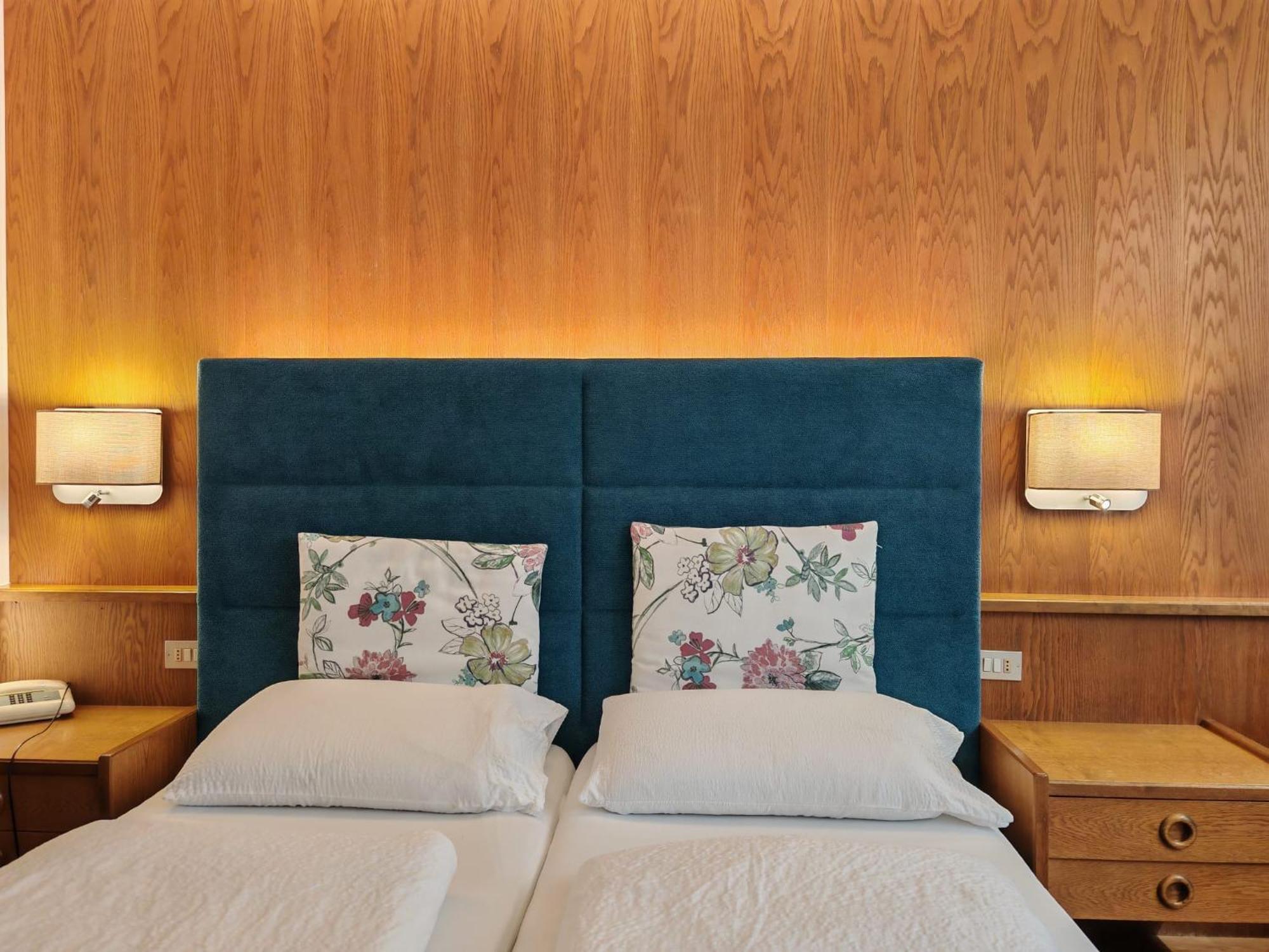 Hotel Alpenblick Sarentino エクステリア 写真