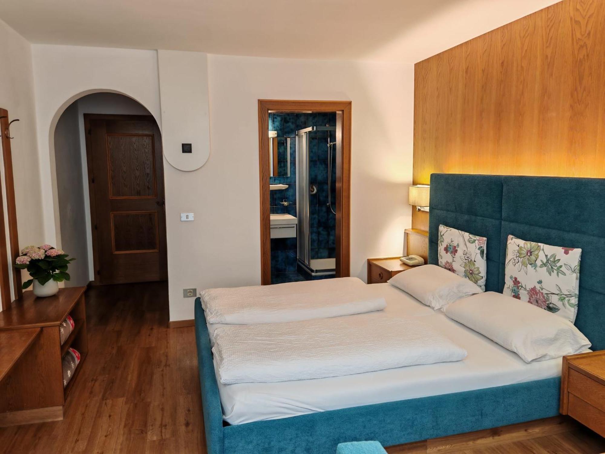 Hotel Alpenblick Sarentino エクステリア 写真