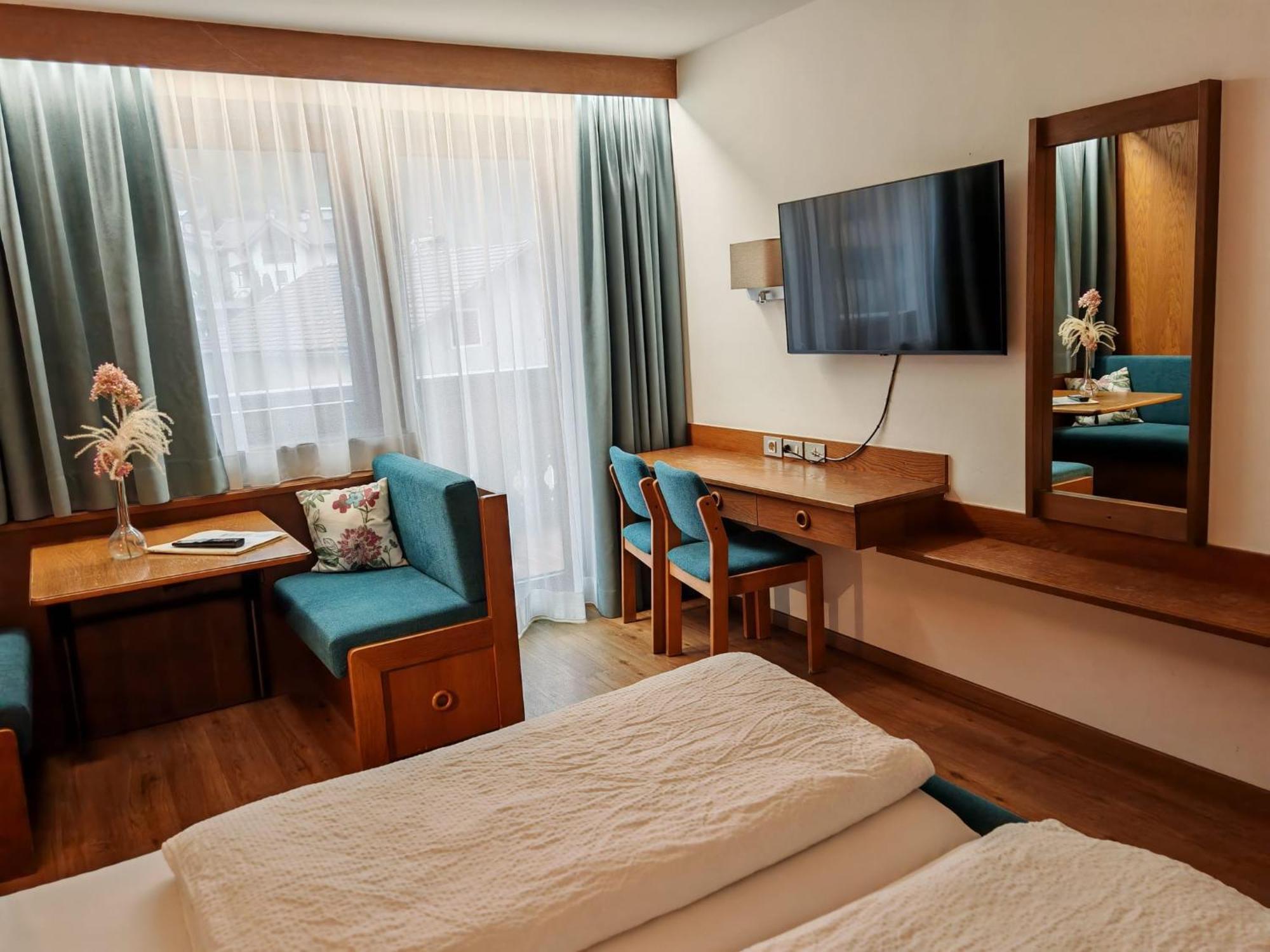 Hotel Alpenblick Sarentino エクステリア 写真