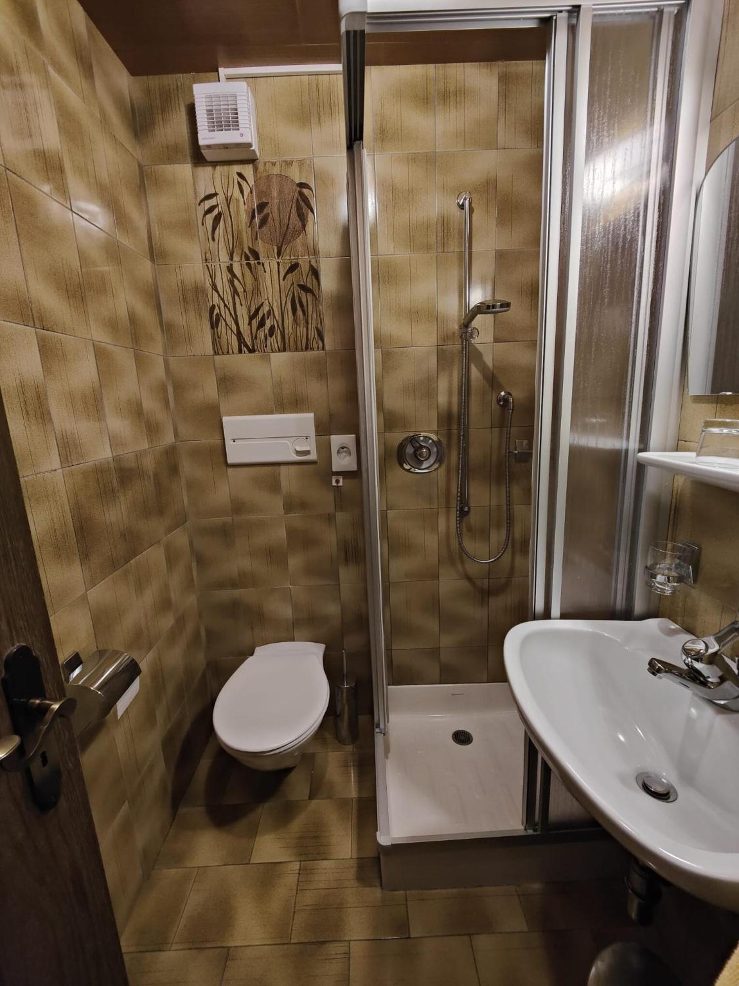 Hotel Alpenblick Sarentino エクステリア 写真
