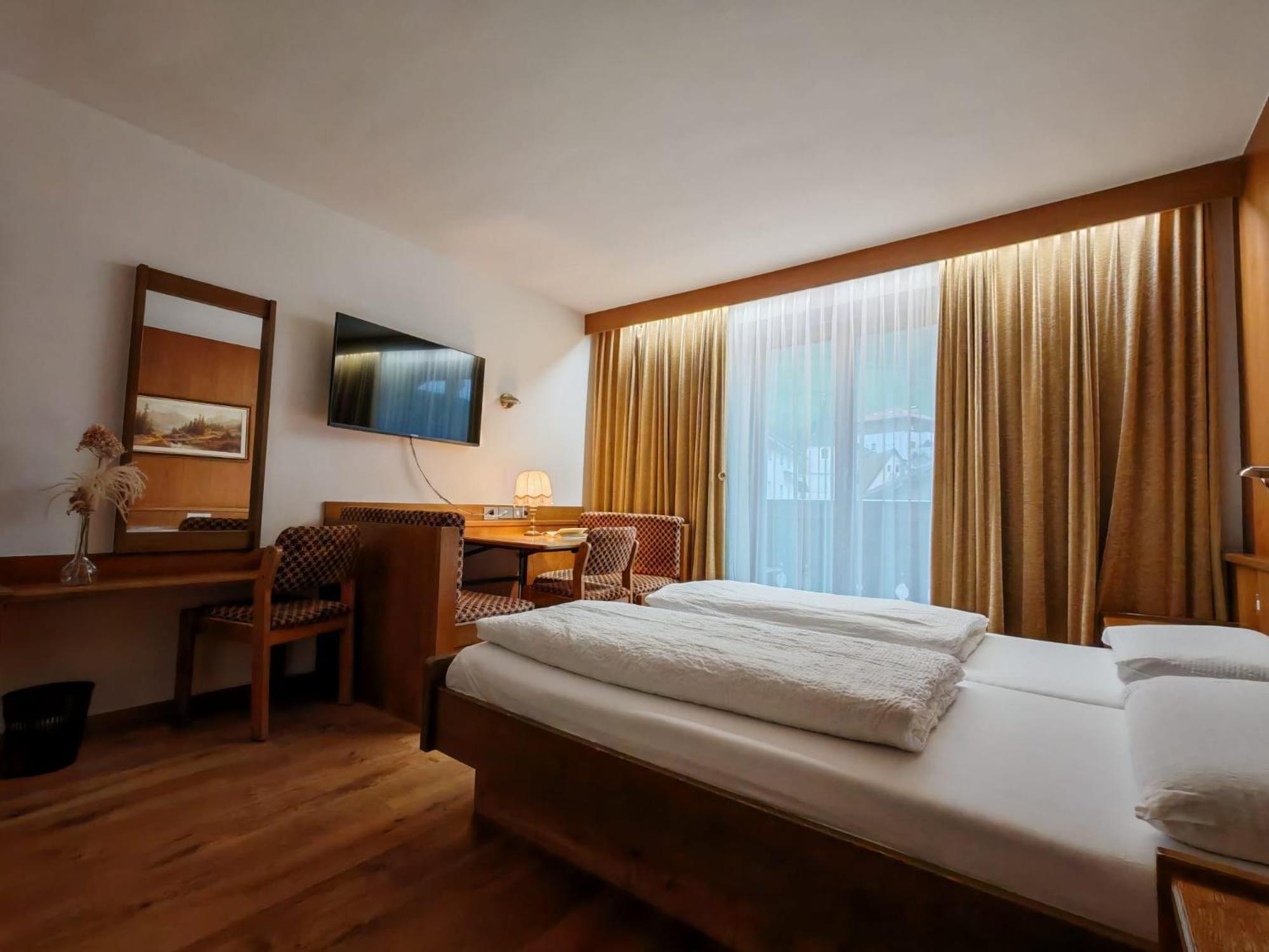 Hotel Alpenblick Sarentino エクステリア 写真
