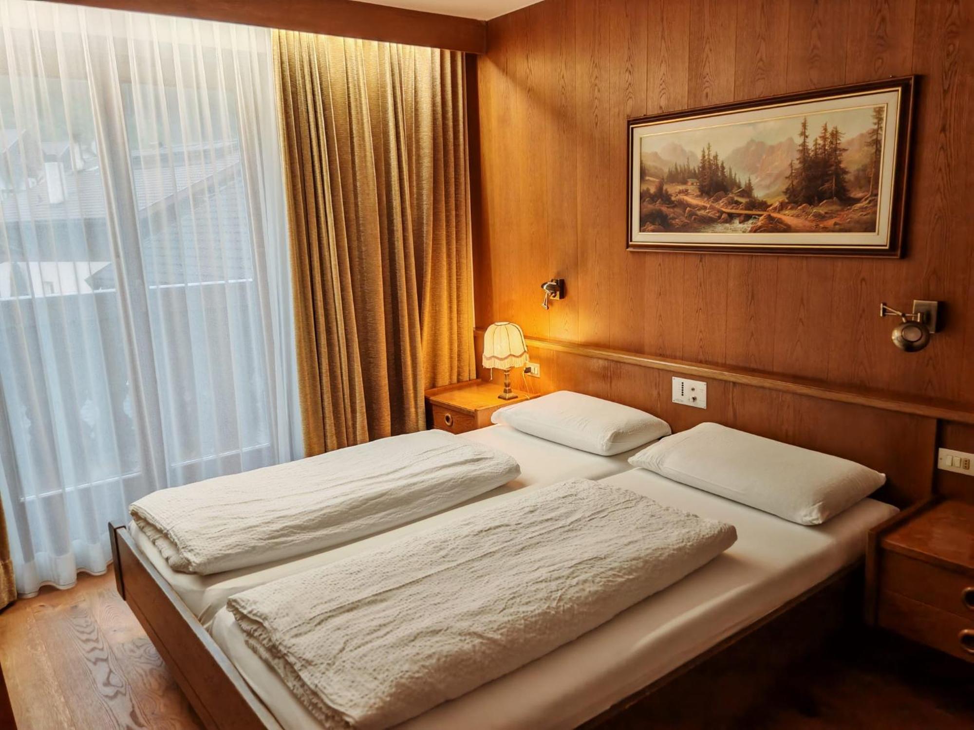 Hotel Alpenblick Sarentino エクステリア 写真