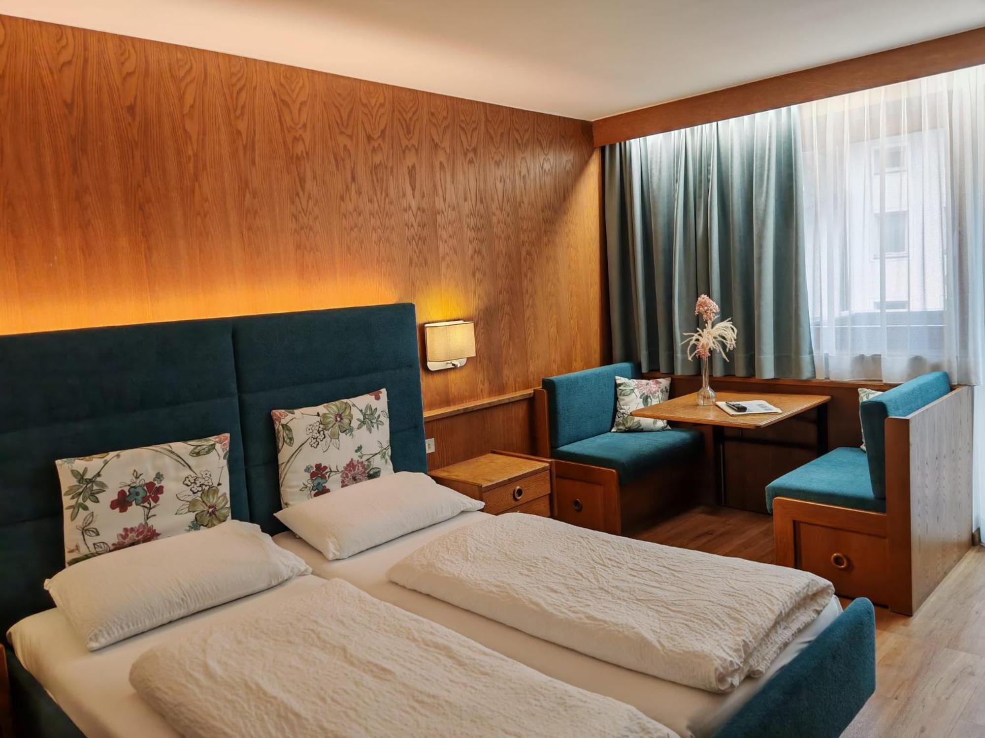 Hotel Alpenblick Sarentino エクステリア 写真