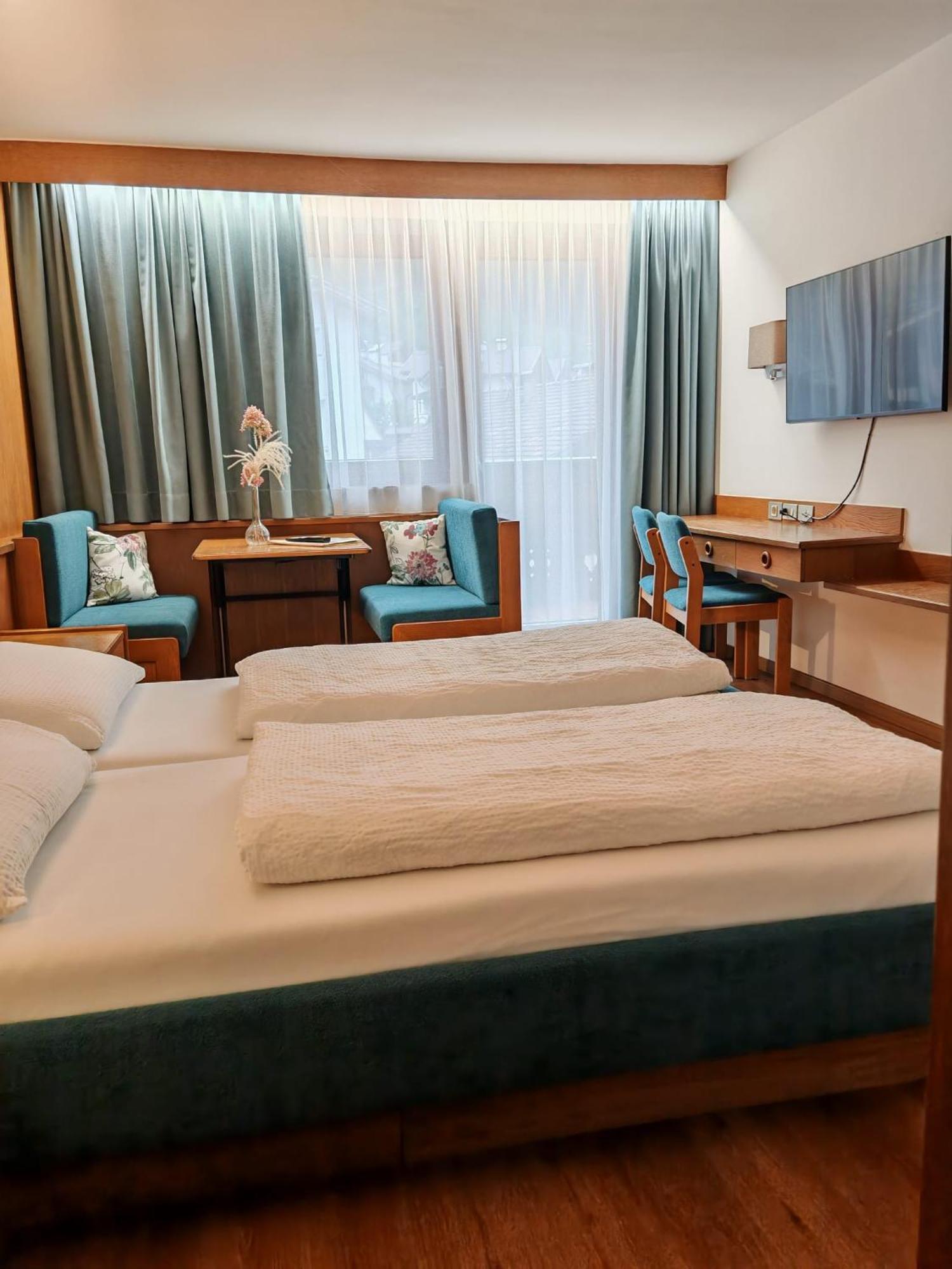 Hotel Alpenblick Sarentino エクステリア 写真