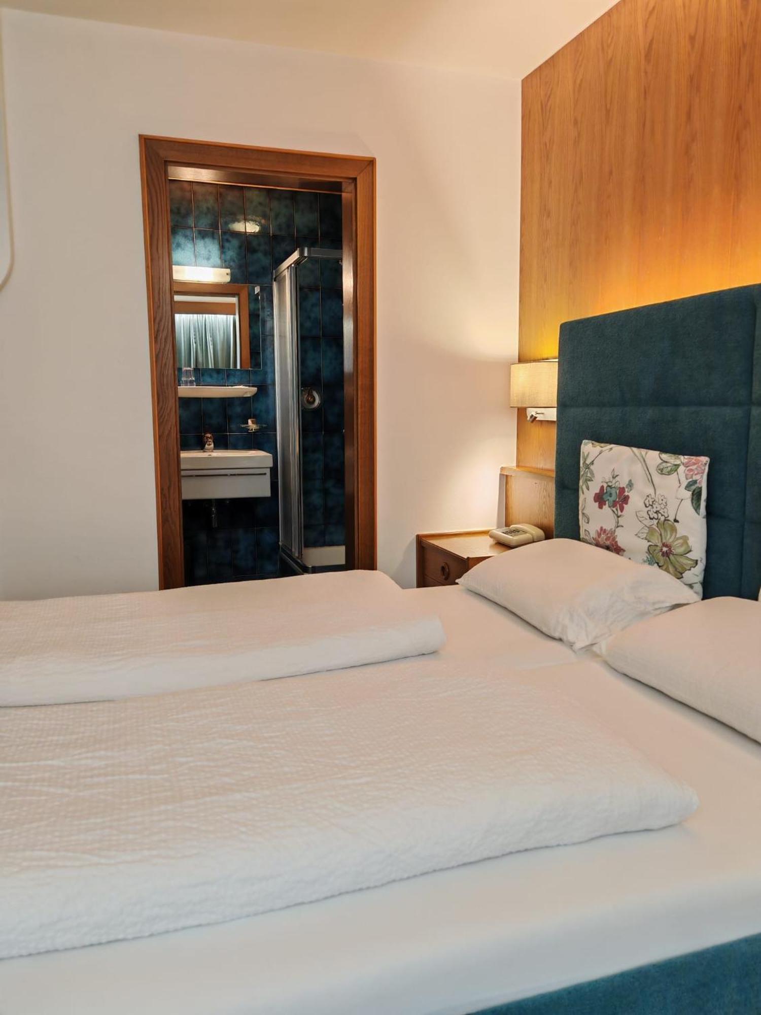 Hotel Alpenblick Sarentino エクステリア 写真