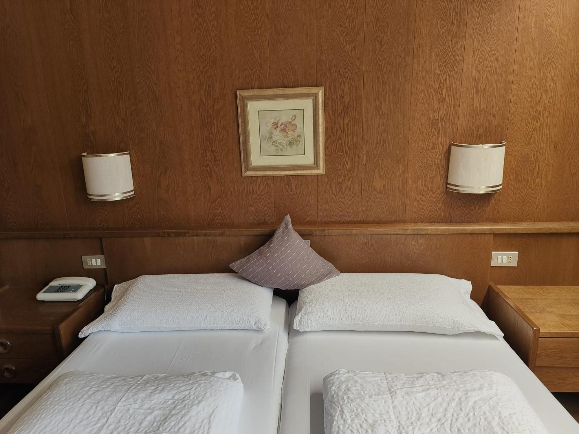 Hotel Alpenblick Sarentino エクステリア 写真
