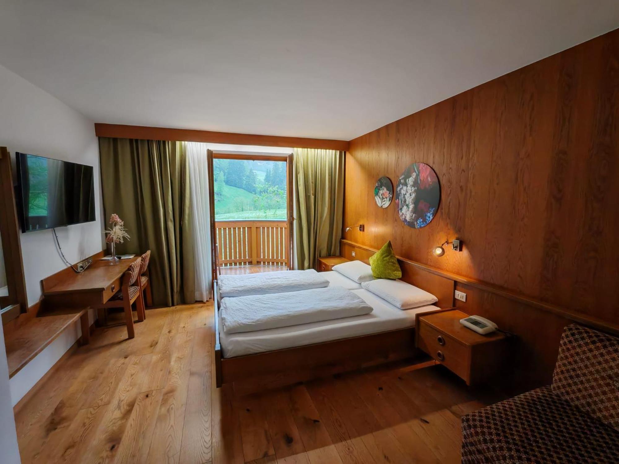Hotel Alpenblick Sarentino エクステリア 写真