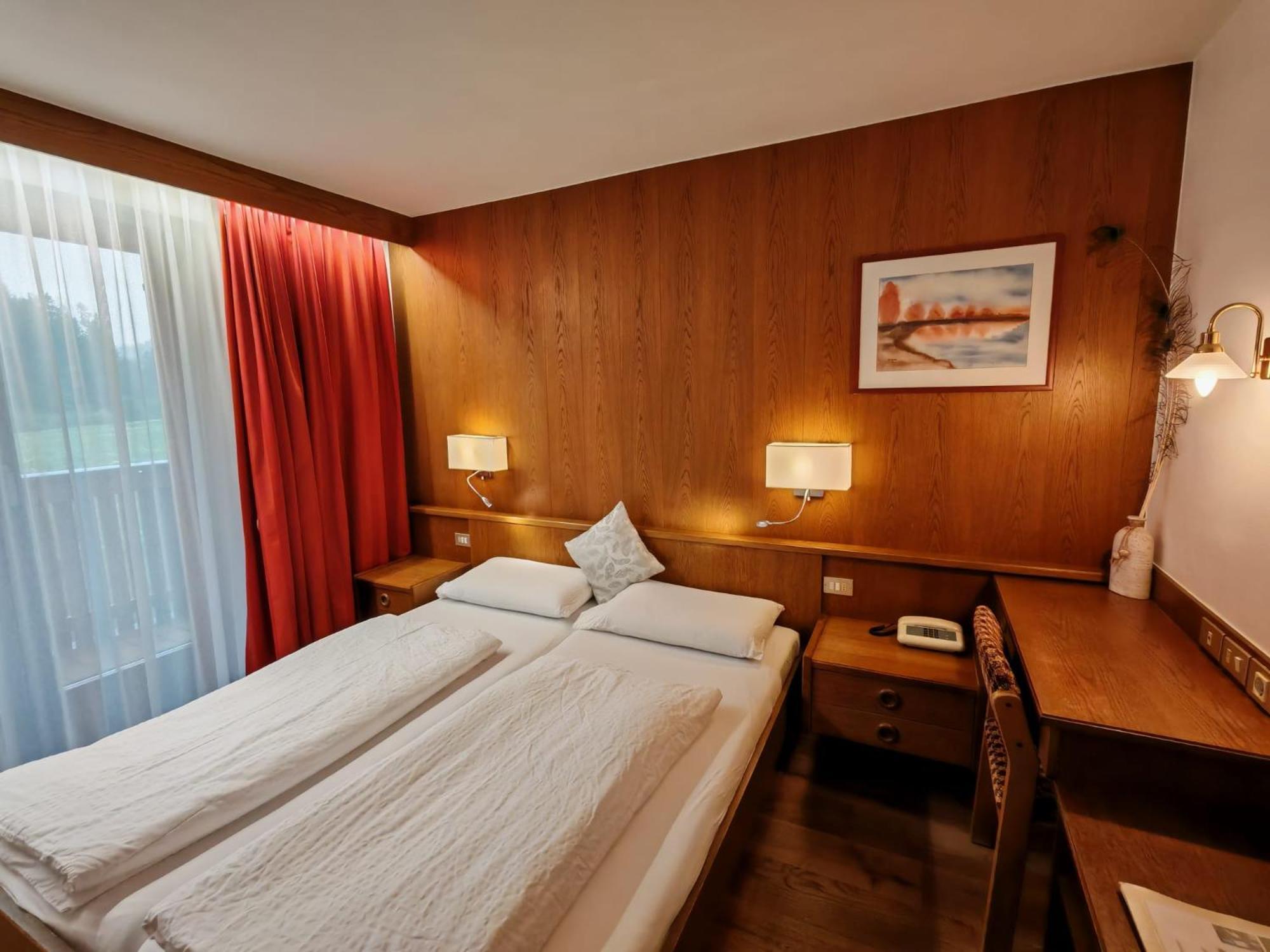 Hotel Alpenblick Sarentino エクステリア 写真