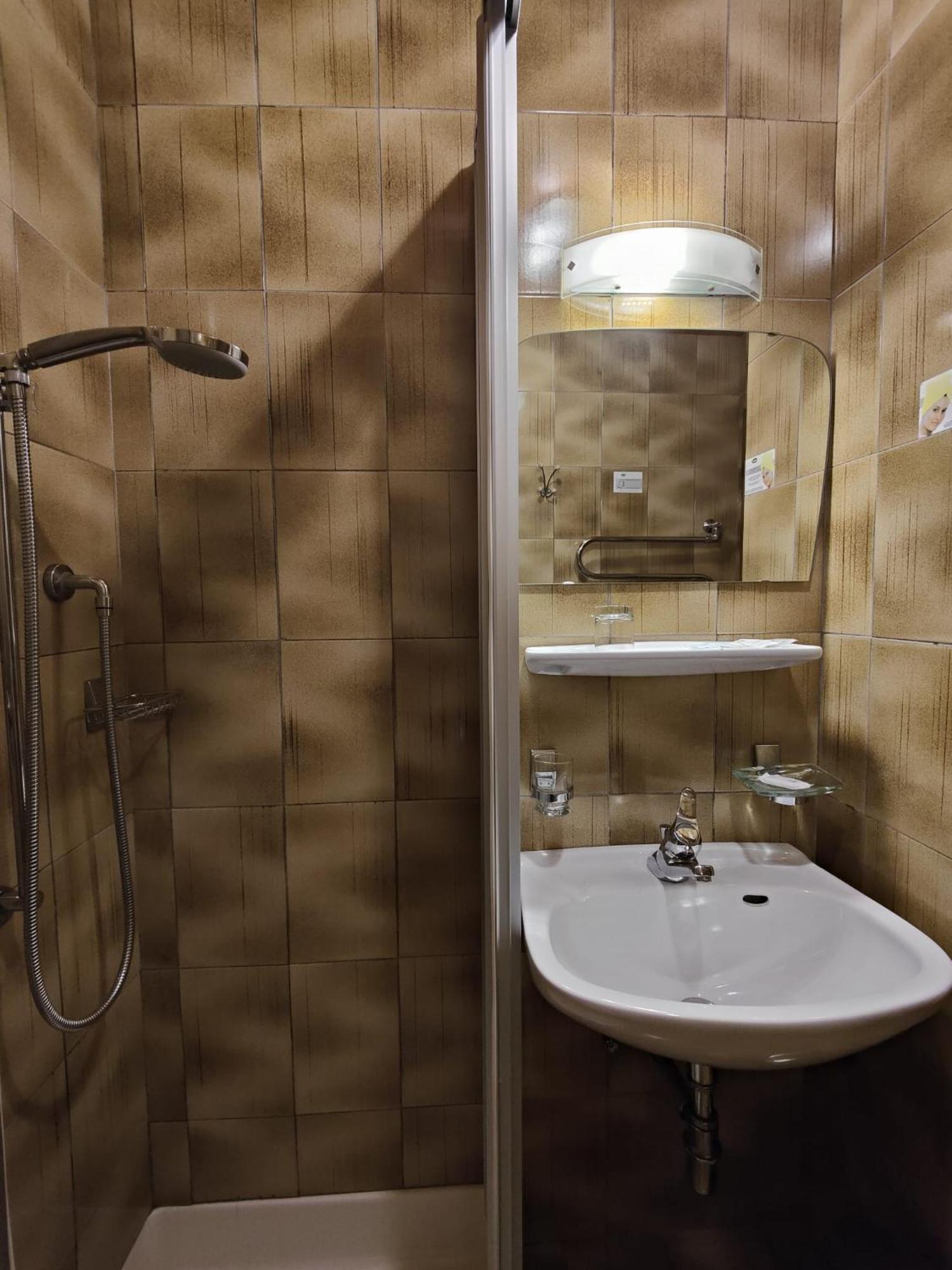 Hotel Alpenblick Sarentino エクステリア 写真